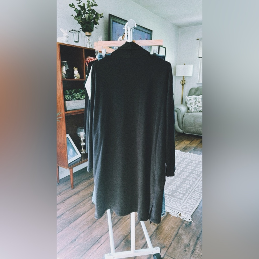 Elegant Black Women's Robe - Picture 5 of 5